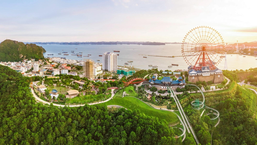 Tour Hà Nội - Hạ Long - Sunworld - Ăn tối trên du thuyền Ambassador 03 ngày 02 đêm