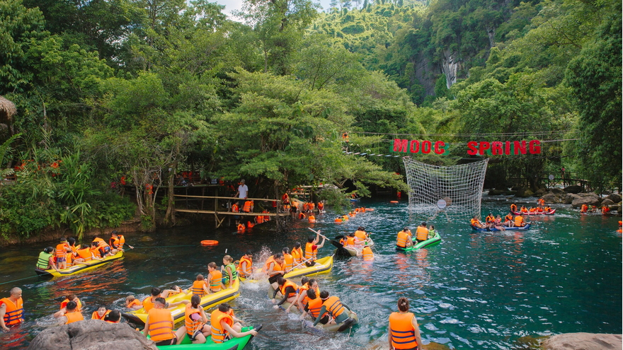 Tour Hà Nội - Quảng Bình - Động Thiên Đường - Suối Moọc 03 ngày 04 đêm (Tàu hỏa)