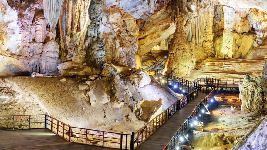 Tour Hà Nội - Quảng Bình - Động Thiên Đường - Suối Moọc 03 ngày 04 đêm (Tàu hỏa)