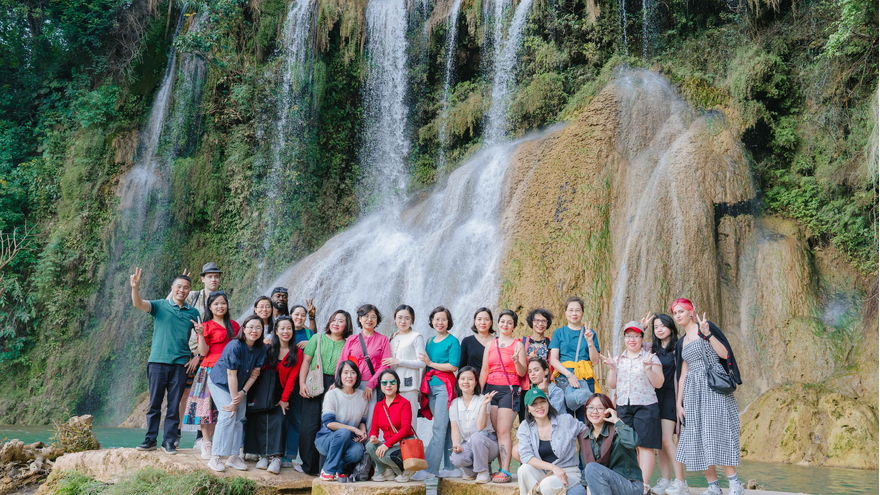 Tour Hà Nội - Mộc Châu - Thác Dải Yếm - Đồi chè Trái Tim 02 ngày 01 đêm