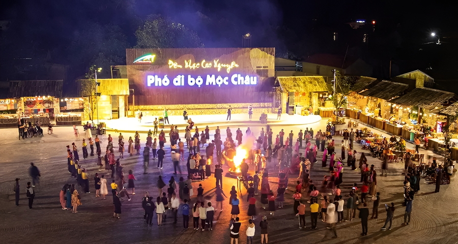 Điểm hẹn cuối tuần - Phố đi bộ Mộc Châu