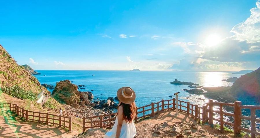 Ngắm bình minh Eo Gió
