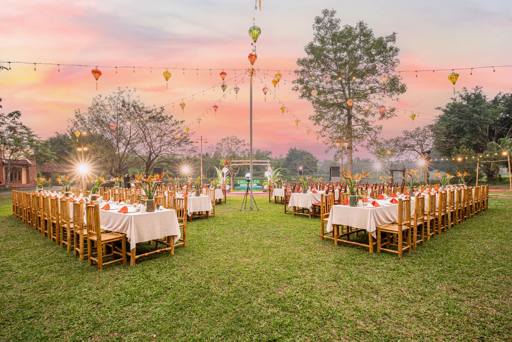 Tour Hà Nội - Emeralda Ninh Bình Resort 02 ngày 01 đêm
